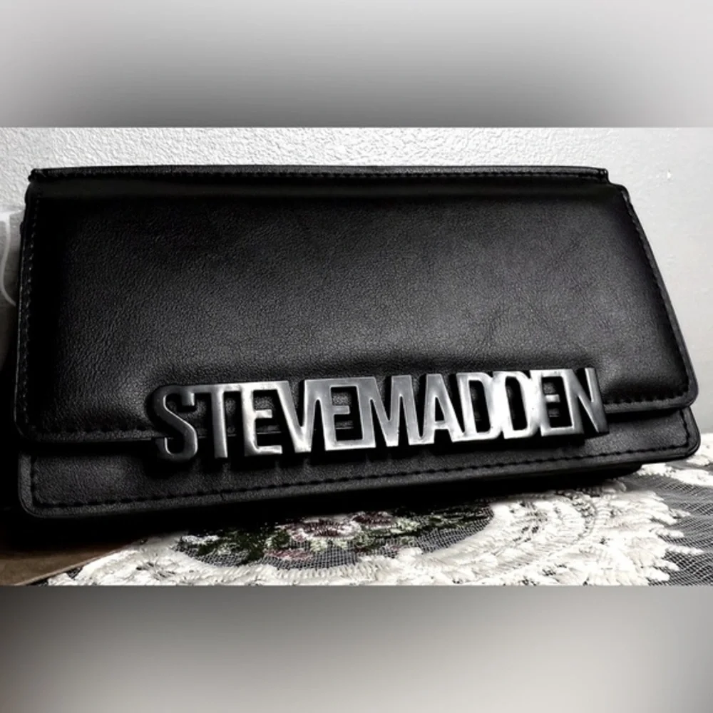 Steve Madden BCABBYY Black Flap Wallet Wristlet Zip Pouch NWT